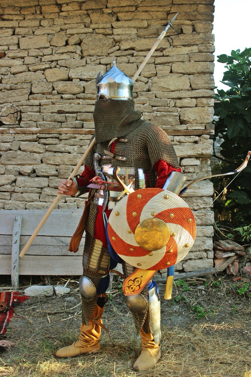 TheOttomans_'s tweet photo. - Osmanlı Zırhlı Sipahi -

Üzerinde yer alan silahlar: Ok, yay, kılıç, mızrak, hançer ve kalkan.

Üzerinde bulunan zırhlar: Türban miğfer, cevşen, dizçek, bacak zırhı ve kolçak. 

Reenactor: @Batu_Yldz https://t.co/fj4UjmjPUV