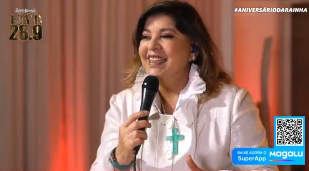 dodoracourii's tweet photo. #Flashs da live 28.09 #AniversarioDaRainha
Parabéns, Rainha❣
@RobertaMiranda1 é estrela que brilha há 35 anos.
*
#robertamiranda #LiveRM
#rainhasertaneja
#TeAbraçoComaMusica https://t.co/vKQ1GVjkea