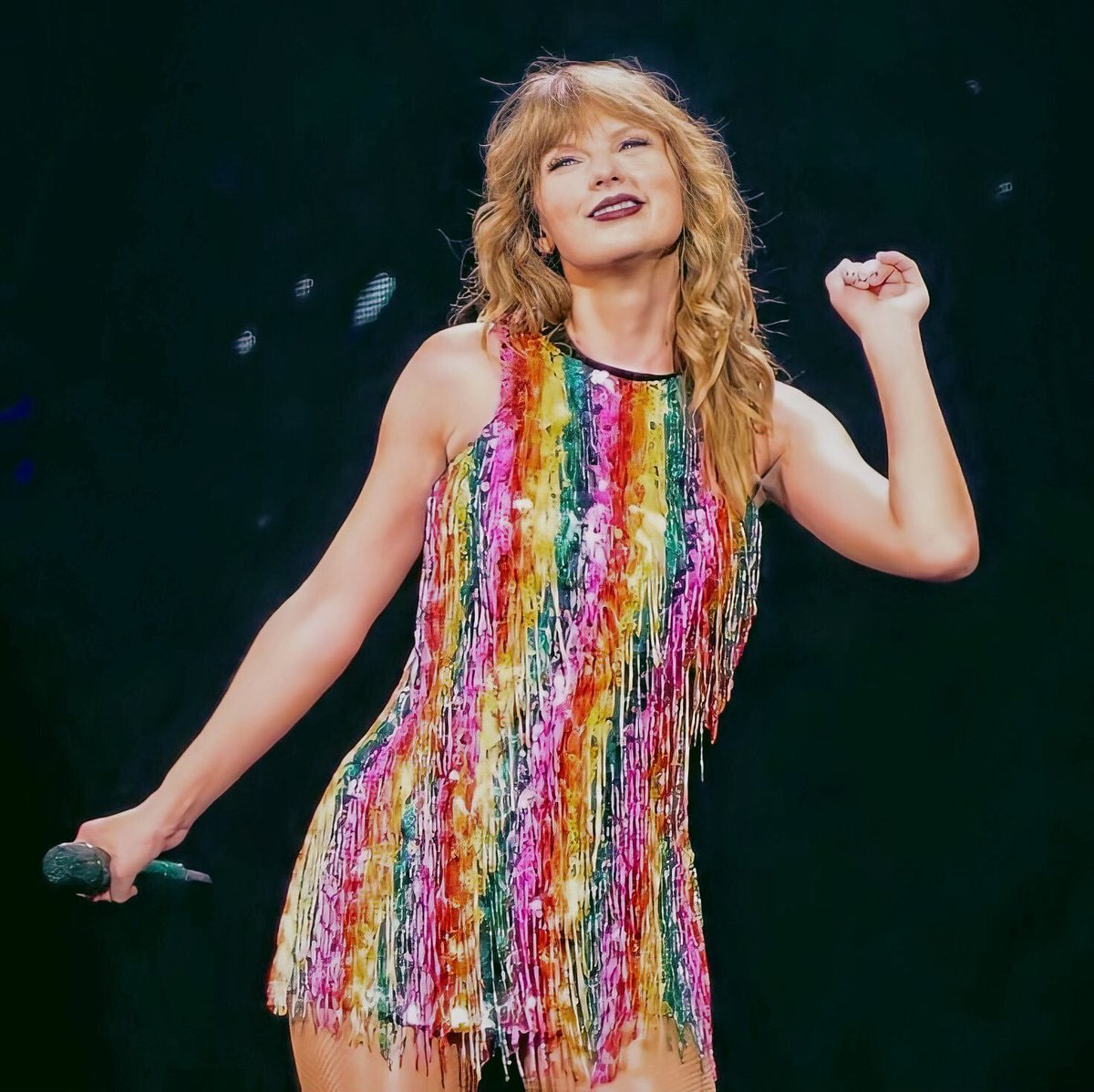 blankplaces13's tweet photo. chegando para votar na artista da década, na indústria da música, na lenda viva, que merece todos os prêmios do mundo 

I vote #TaylorSwift for #TheFemaleArtist #PCAs https://t.co/MLFtdqgE7l