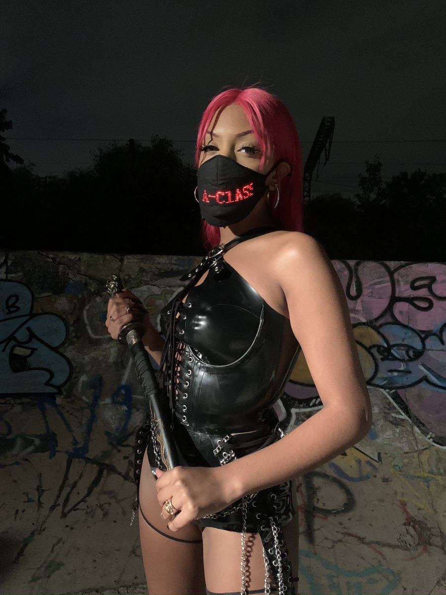 cyberdoguk's tweet image. THE FUTURE IS HERE!

So why not look super cool &amp;amp; stay safe in our Future Mask! Download the app for Android or iPhone, connect via Bluetooth, enter a message! USB cable included.  

Shop here: cyberdog.net

#cyberdog #futurecollection #mask #lights #style #fashion
