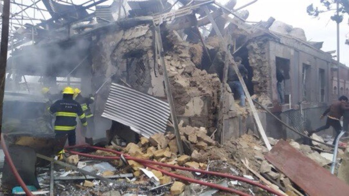 #Armenia's missile attacks TO CIVILIAN in #Ganja city after #Tartar
<a href="/UN/">United Nations</a> 
#HumanRightsViolations
#StopArmenianOccupation
#StopAttackingCivilians #StopArmenianAgression #ArmeniaShellingCivilians #Karabakh #Gence #Gəncə #KarabakhisAzerbaijan