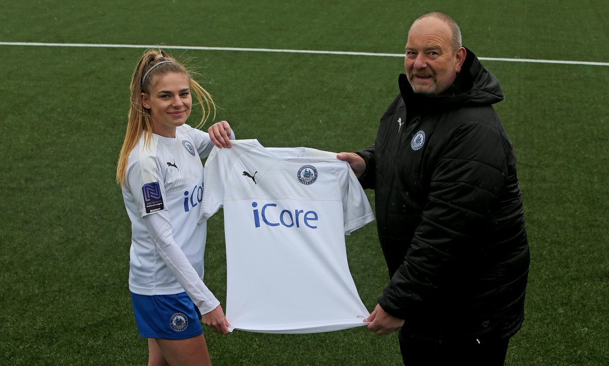 BTFC_HUB's tweet photo. Asst Manager Steve Adams welcomes @BTFCDevelopment new signings Megan Hunter, Brogan Lambert, Georgia James and Alisha Bull prior to today's match at New Lodge. Welcome Ladies. #BTFCWomen #ACommunityClub https://t.co/ZlTe9C8Q3E