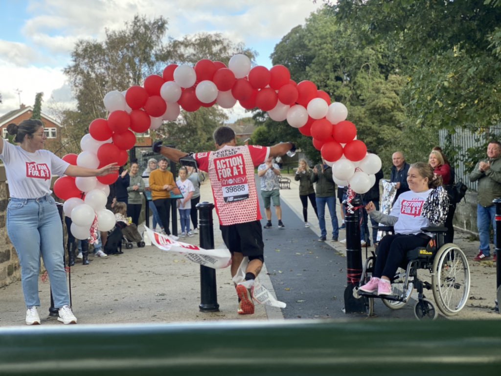 Kayceexo_'s tweet photo. Start & Finish!!
3 hour 38 minutes and 18 seconds!
26.2 miles.
Madness!!! Well done Dad!!!🏆🏆🏆
Action for A-T
#actionforAT #londonmarathon2020 https://t.co/02zmXNxten