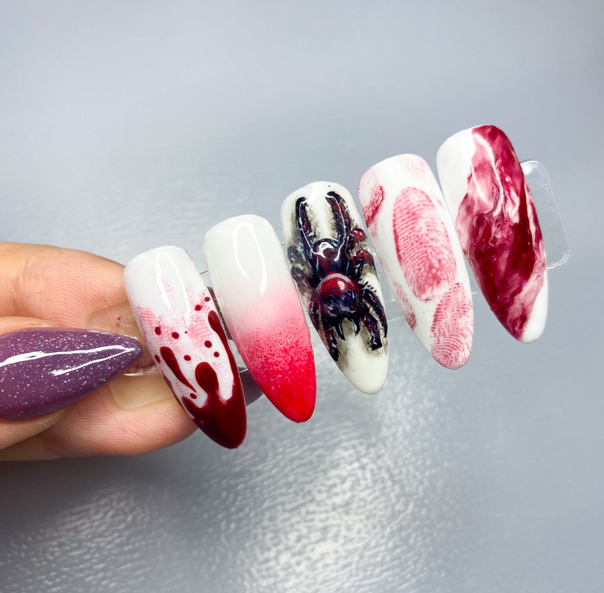Nouveau set de nails art ! J’essaye vraiment de réussir dans le monde de l’onglerie... 

J’ai besoin d’un coup de pouce énorme !