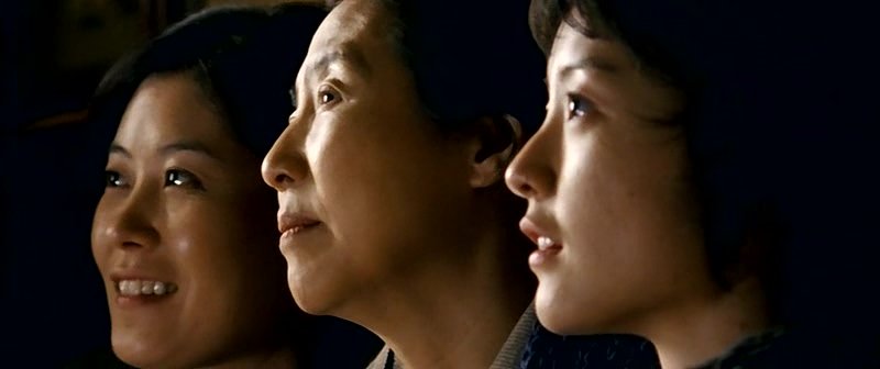 문소리&정유미 2006 영화 <가족의 탄생> 2012 영화 <다른 나라에서> 시사회 2017 영화 <여배우는 오늘도> 응원 간 윰 2020 드라마 <보건교사 안은영>Translate post