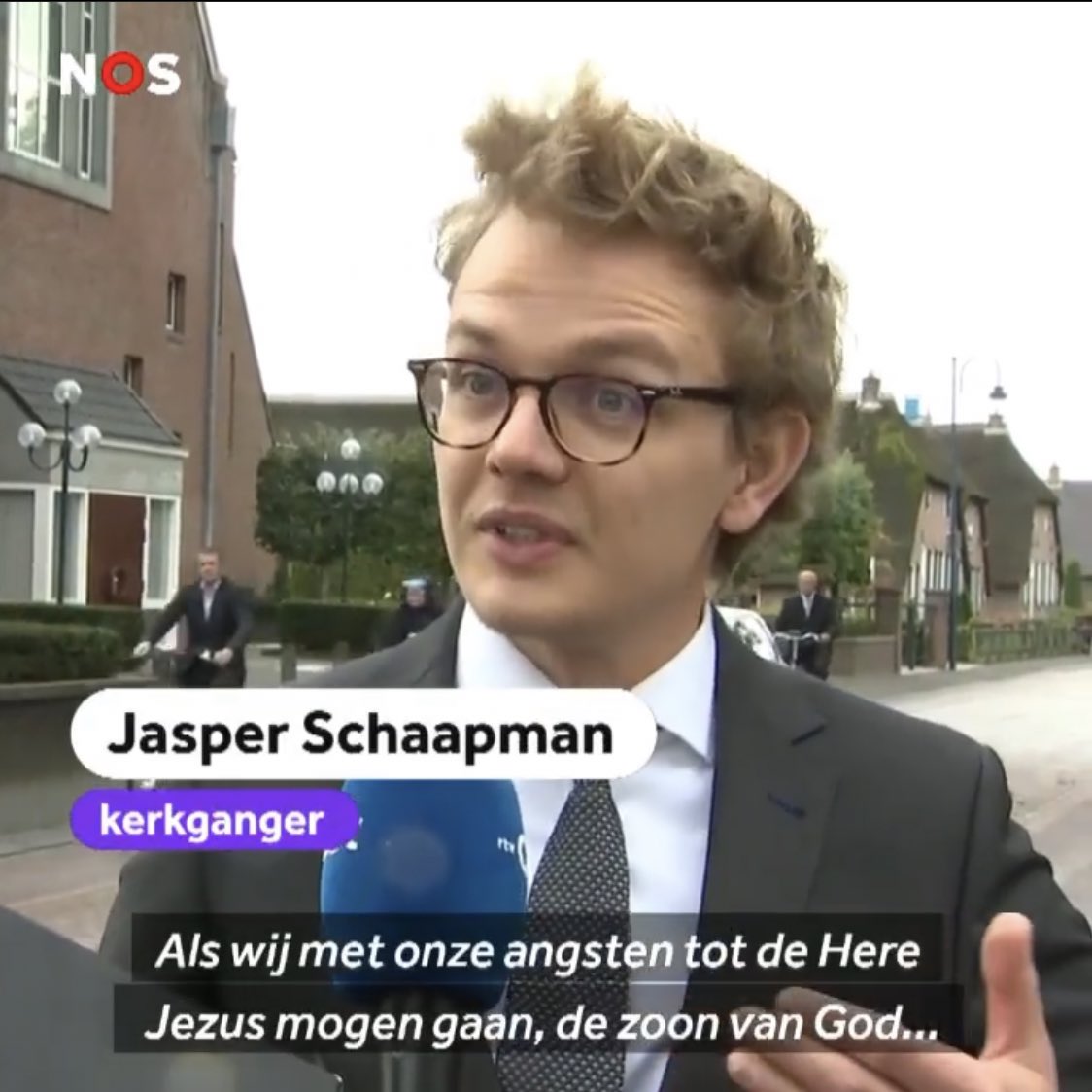 debroervanroos's tweet photo. beste god geef deze knakker de kracht en het inzicht om te beseffen dat EEN VIRUS BESMETTELIJK IS. ALS HIJ NIET BANG IS OM ZIEK TE WORDEN IS DAT FIJN, MAAR MISSCHIEN WIL ZIJN BUURVROUW VAN 84 NOG NIET DOOD. bedankt. amen. https://t.co/Endkg0ERwP