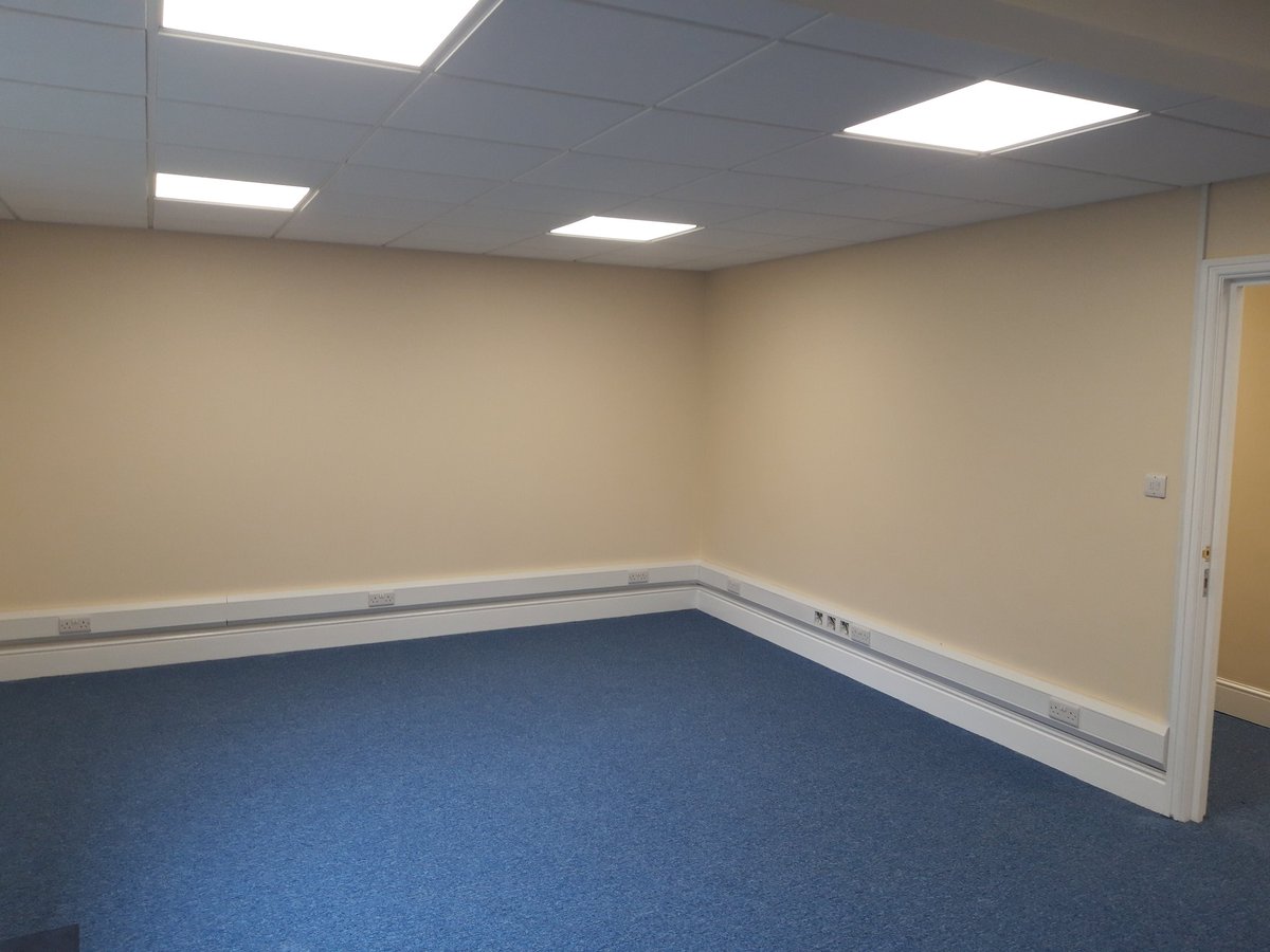 AndyMaggsy's tweet photo. 3 offices and corridor completed today for @Green_and_co https://t.co/HsThrIsiA8