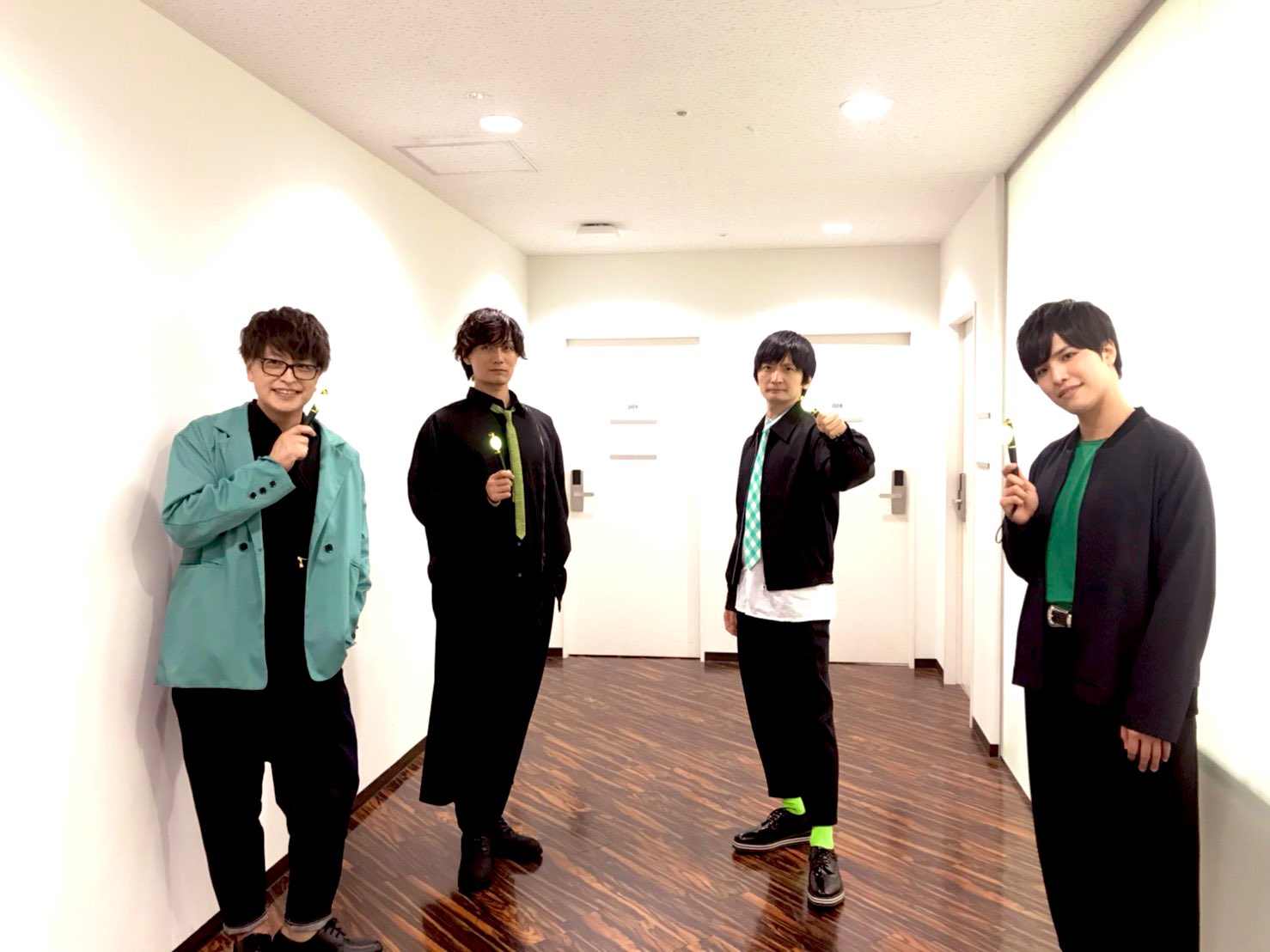 加藤和樹 ツイチャンアベマご視聴してくださった皆様 ありがとうございました 招待されて嬉しかったです 少し緊張しましたが 笑笑 ディアソムニアメンバー勢揃いで感動しました 以前朗読で共演した神葉とも ツイステ