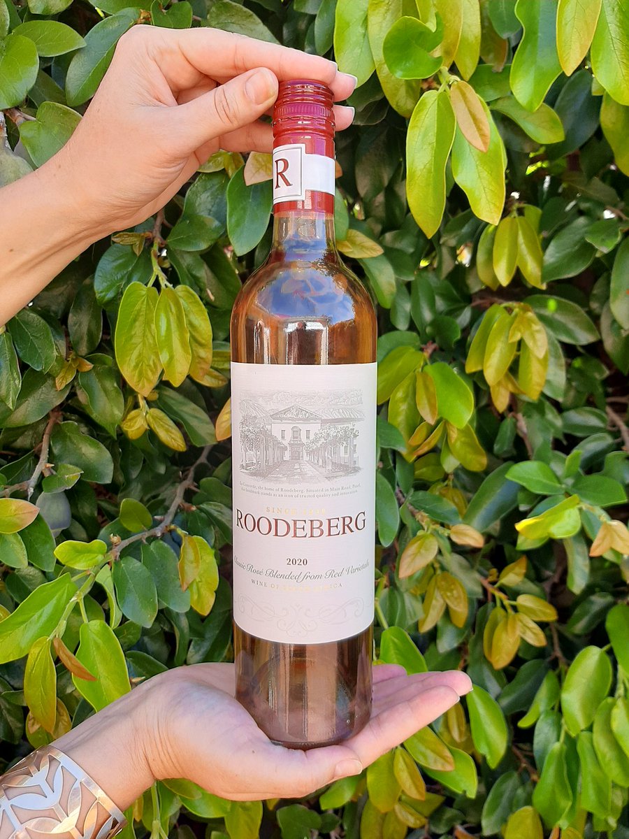 livingitupct's tweet photo. Today's sunny weather calls for a braai paired with the newly released @Roodeberg Classic Rosé 2020. Expect strawberry, candy floss & raspberry aromas, with hints of rose petals & Turkish delight... simply luscious! 🍓 Love my fab new Spring linen mask 💗 #RoodebergSpring #gifted https://t.co/jIoYuC3Y9c