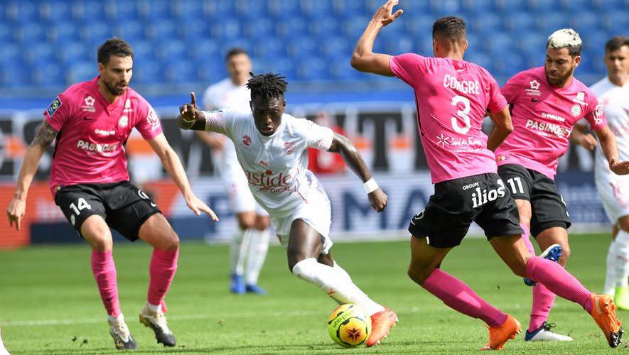 DayzFoot's tweet photo. #MHSC 🔵🟠 0 X 1 🔴🔴 #NO 
--
Résumé du matche :

🟨 - BRIANCON 🔴🔴 34'

🟨 - SOUQUET 🔵🟠 43'

🔸️ MT : 🔵🟠 0 X 0 🔴🔴

⚽️ - RIPART 🔴🔴 84'

🟨 - SAVANIER 🔵🟠 89'
--
🎖HDM : CHOTARD 🔴🔴 (7) https://t.co/YbaDpMxSU0