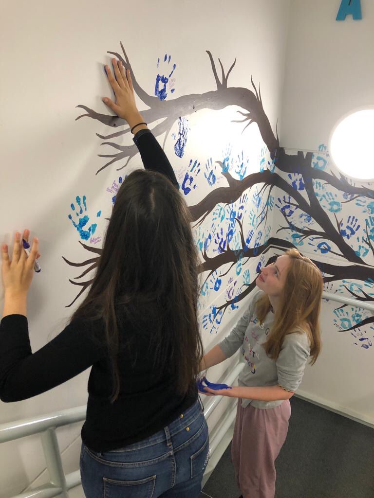 Adding handprints to the wall! ✋💙
