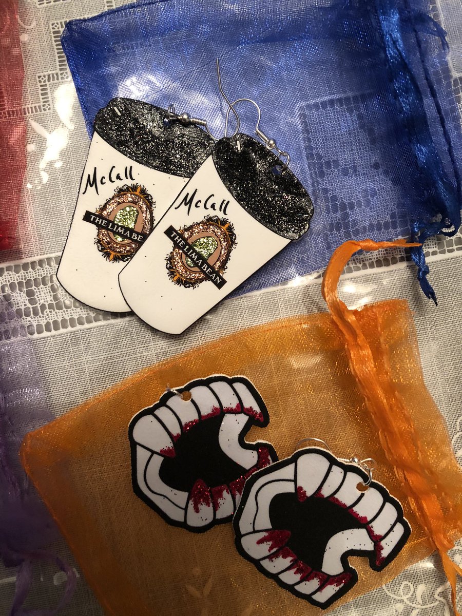 blainehugs's tweet image. GUYS IM OBSESSED LOOK AT MY EARRINGS ♥️♥️♥️♥️ #spooky #spooktime #seblaine @caseyothevalley thank you so much. They’re lovely and I adore you ♥️♥️♥️