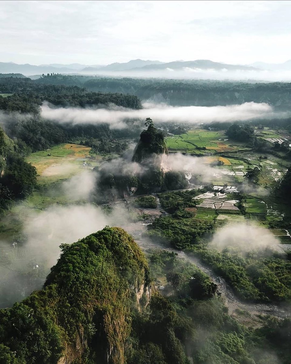 Salah satu spot favorit untuk menikmati sunrise dipagi hari dan samudra Awan
-
-
-
🌎Puncak Taruko, Sianok Sumatera Barat
📷 IG kiddrock85