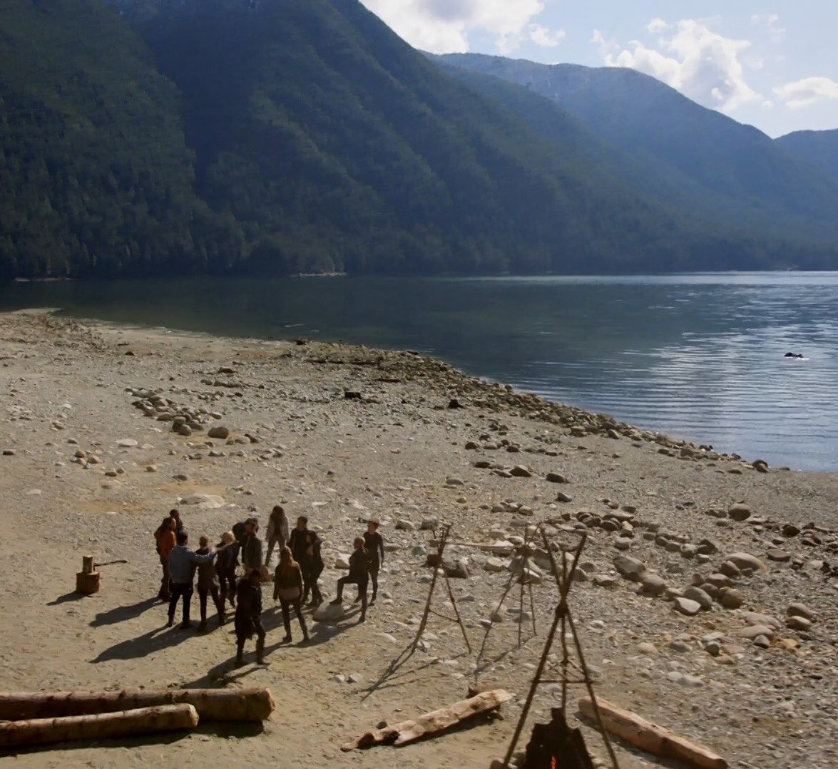 rhysabell's tweet photo. "there was a light and it was beautiful and warm and peaceful and i chose it." THIS is what bellamy was talking about, THIS is what he wanted. he was right and he got murdered for it, while his so called family got to live there. https://t.co/NxwyOPUn94