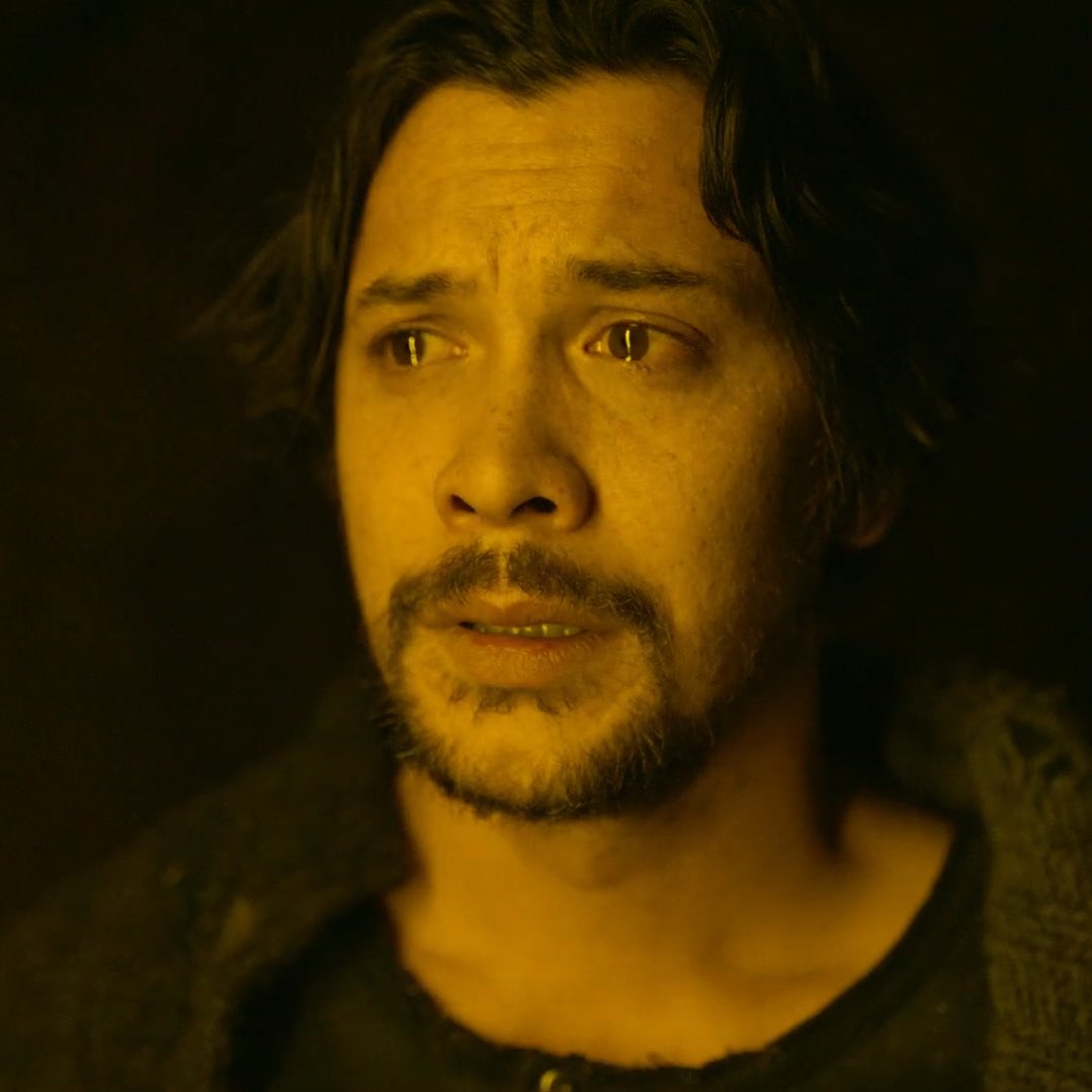 rhysabell's tweet photo. "there was a light and it was beautiful and warm and peaceful and i chose it." THIS is what bellamy was talking about, THIS is what he wanted. he was right and he got murdered for it, while his so called family got to live there. https://t.co/NxwyOPUn94
