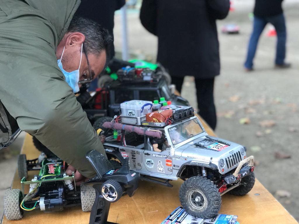 VilledeDourdan's tweet photo. #Dourdan Une éclaircie pour le RDV annuel des passionnés de vieilles voitures ! Événement organisé par @Dourdantourisme chaque année le 1er dimanche d'octobre. #vieillesvoitures #mecanique @LeRep91 @LeParisien_91 @ActuEssonne https://t.co/Yd5bVlzDxu