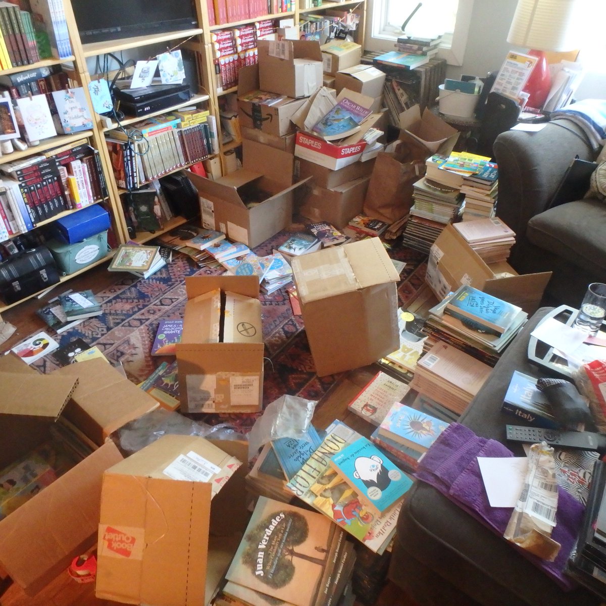 2000Libros's tweet photo. We may have slowed down but we haven't disappeared! Packing up hundreds of Spanish and bilingual books for shipment to detained immigrant youth and other kids in shelters across the country. #2000libros #donatebooks #spanish #bilingual https://t.co/XbXyq91IJ4