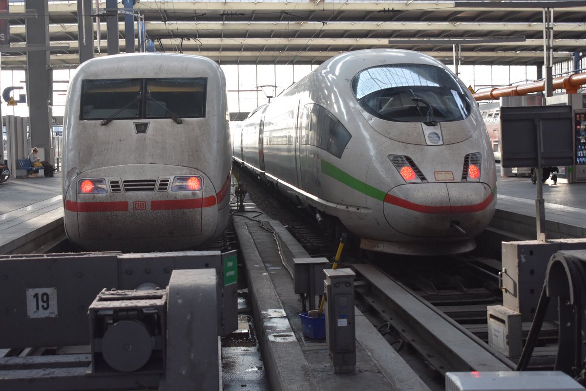 LeicRailAle170's tweet photo. @Coastway_Will #TwitterTrainGallery Irish Rail BoBos ,Vic Berry 1990. DVTs Crewe Works 1990. ICEs Munich Sept 2020. https://t.co/1Dm4YkbuXn