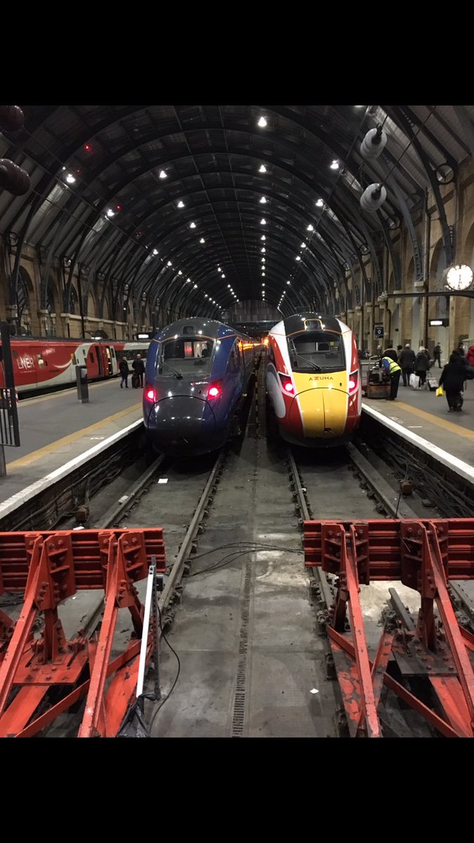 SimonZev's tweet photo. @Coastway_Will #TwitterTrainGallery 

LO 710s at Silver Street
EMR 43s at St Pancras
Hitachi units are King’s Cross
LNER 91s at new terminal platforms at Edinburgh Waverley https://t.co/UFMBOUkCyI