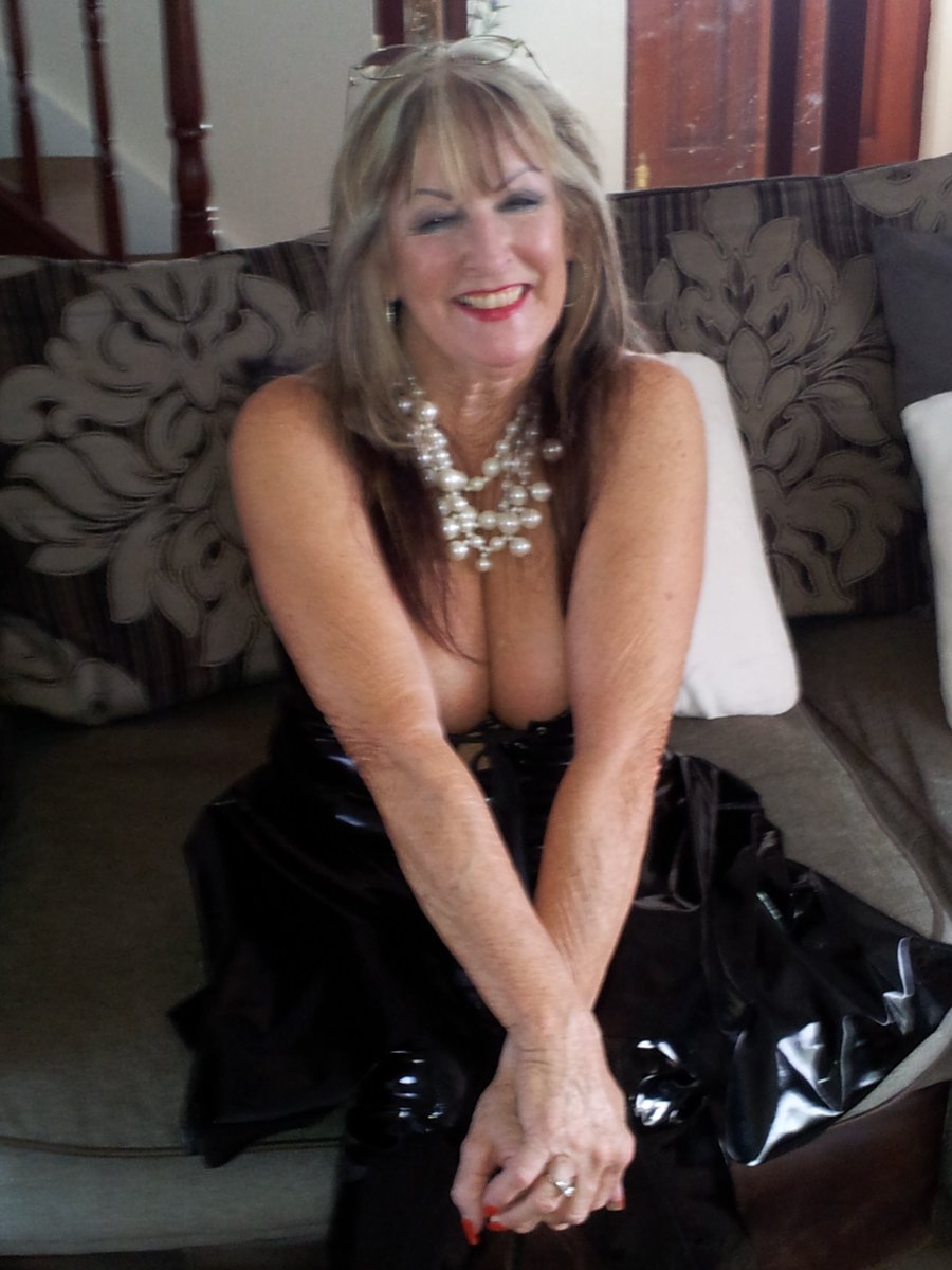 Mistress Beverlyn. tweet media