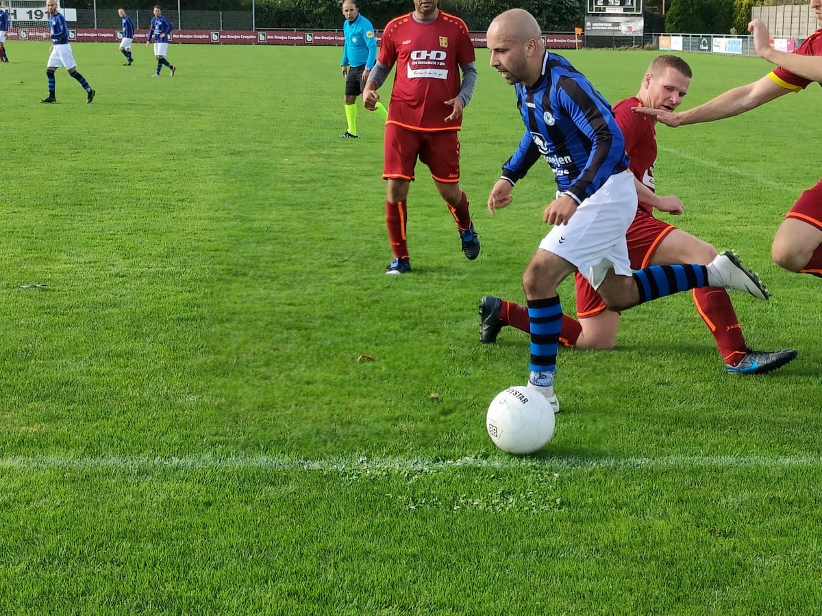 RCHvoetbal's tweet photo. Eindstand 2-1 RCH vs Ilpendam.
Bestel nu ook je virtuele 🍻🥤✅. Doneer hier via Tikkie https://t.co/f0P5ASIFKe #heemstede #rchilp @SV_Ilpendam @HAVoetbal https://t.co/MhccyP22UO