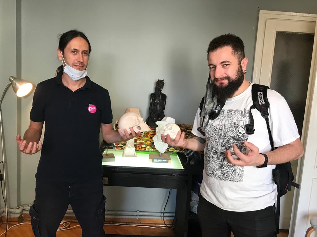 sergiye geldim top gibi