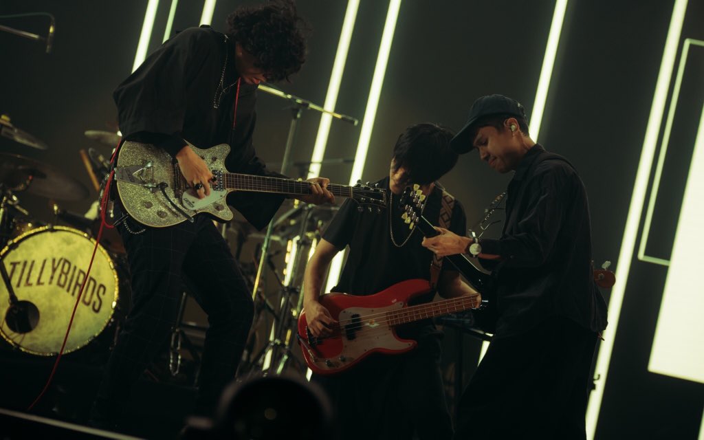 TillyBirds's tweet photo. ปาท่องโก๋ นั้นโก้จริงๆ! พวกเราและ Three Man Down ขอบคุณ Chang Music Connection, GMM Live House และทุกคนที่น่ารักมากๆฮะ ❤️ 
และขอบคุณ Team Visual Graphics จาก H.U.I. และ Lighting จากน้องเมี่ยงครับ
#TillyBirds #TillyBirdsTouring #ปาท่องโก๋คอนเสิร์ต #ThreeManDown
[ภาพโดย #ssann] https://t.co/CQqd8A3F0v