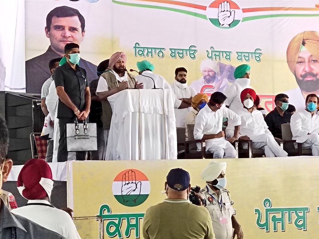 AkshaySharmaOrg's tweet photo. Under @RahulGandhi Ji's leadership and @capt_amarinder Singh Ji's stewardship in Punjab, Congress would wipe out treacherous @Akali_Dal_ and oppressive @BJP4India. Farmers have given their verdict today. 
#KhetiBachaoYatra https://t.co/wRtey9u2ed