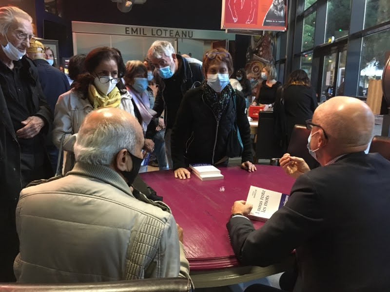 Georges Salines (@georgessalines) on Twitter photo Séance de signature hier soir après la rencontre avec le merveilleux public du <a href="/theatre_toursky/">Théâtre Toursky</a> de Marseille Séance de signature hier soir après la rencontre avec le merveilleux public du <a href="/theatre_toursky/">Théâtre Toursky</a> de Marseille
