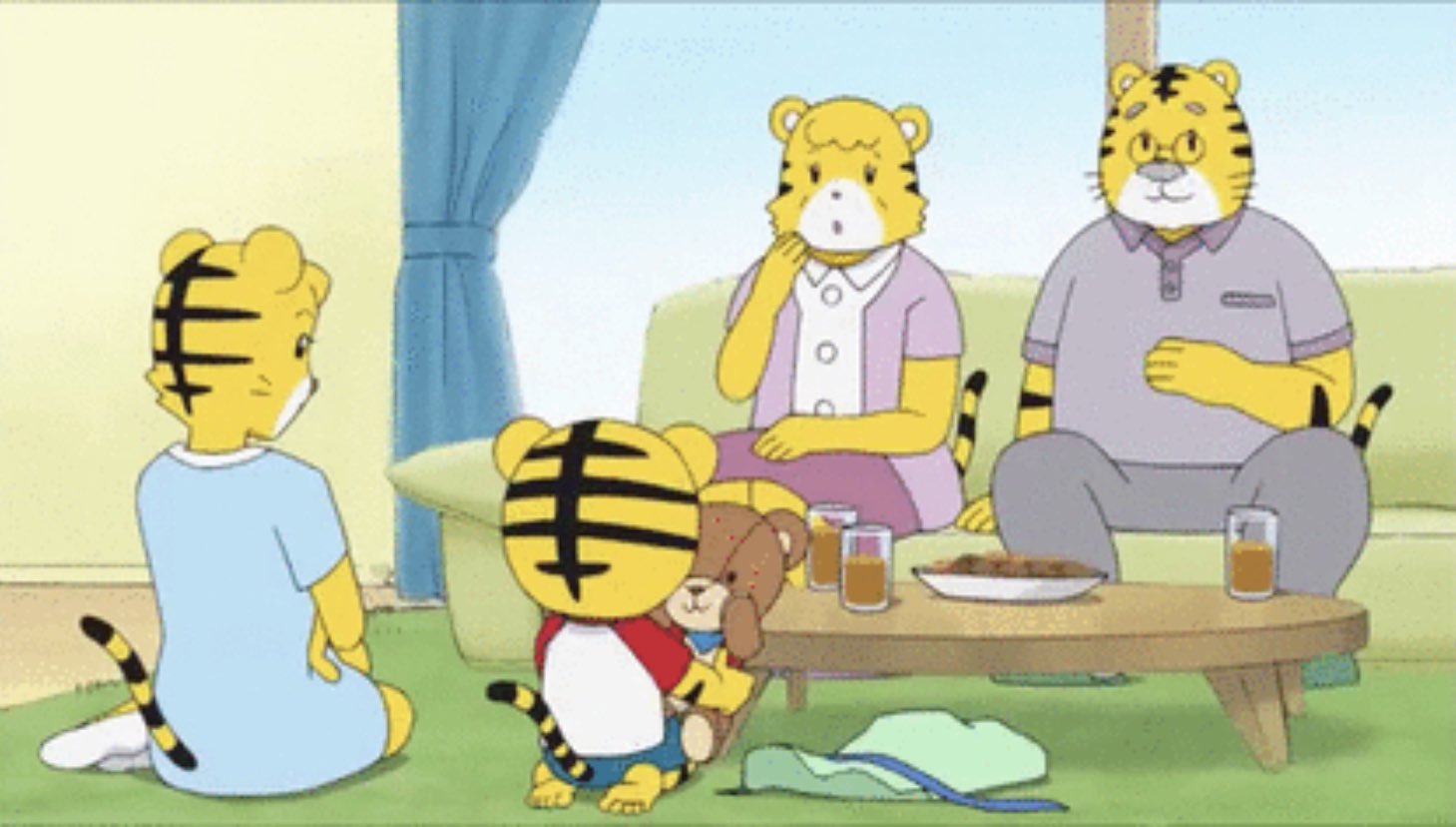 Zapa しまじろうのママが炎上してると聞いて こんなのにイチャモンつけるのは頭おかしいが たしかになんでママ だけ床に座ってるのだろうと疑問に思い 他のシーンも探してみた これ 子どもたちの手の届くところに という