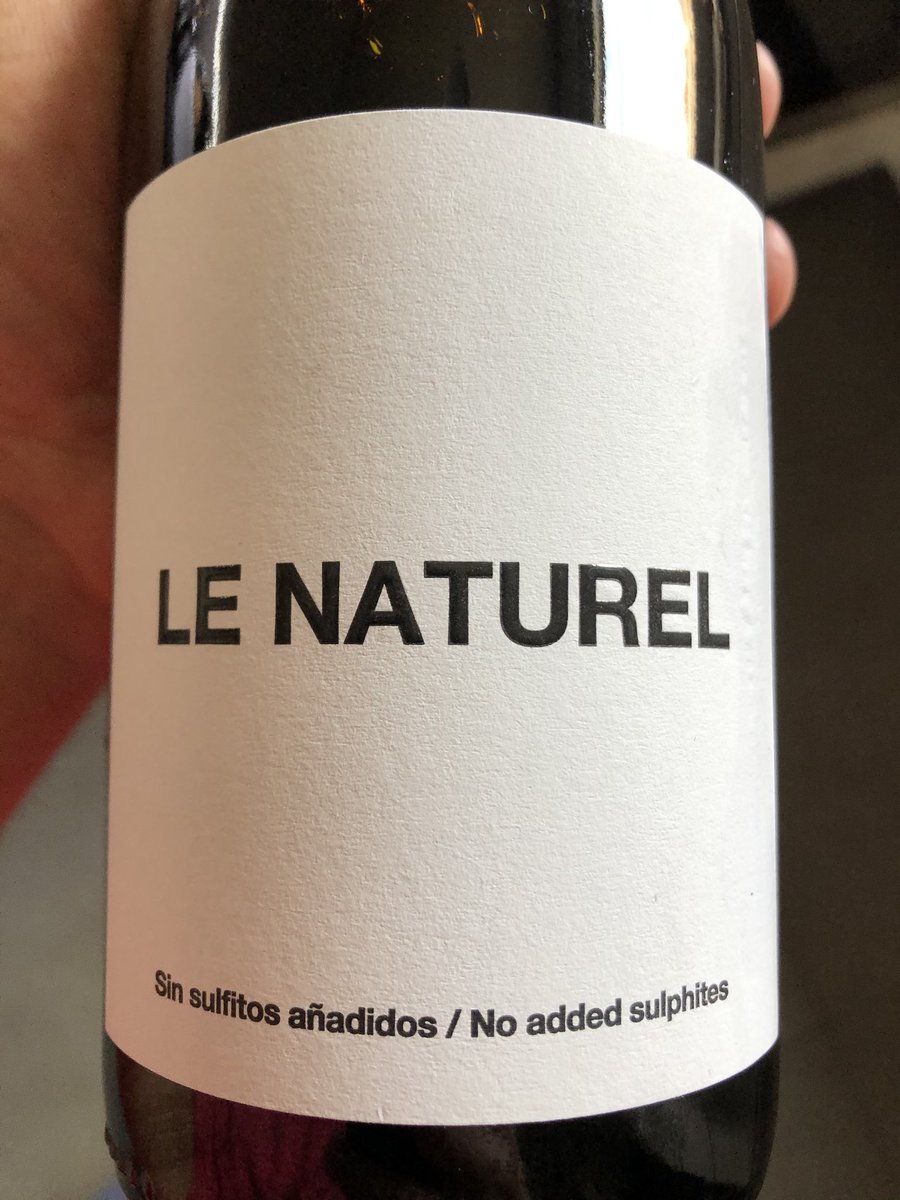 ArauzCM's tweet photo. Hoy una referencia de DO Navarra a tener en cuenta. Le Naturel, de Aroa. Sin sulfitos añadidos. Atractivo, dominio de tonos frambuesa, buena intensidad. Fresco y natural (como todo aquello deja huella), procedente de viñedos en altura. PVP: 10€ aprox. Sorprende calidad/ precio👍🏻 https://t.co/szL6rfCCGk