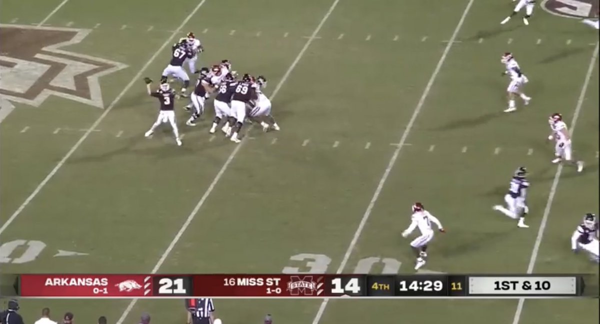 UKDraftScout's tweet photo. On today’s episode of why did KJ Costello throw these passes... https://t.co/xBPCac9MWr