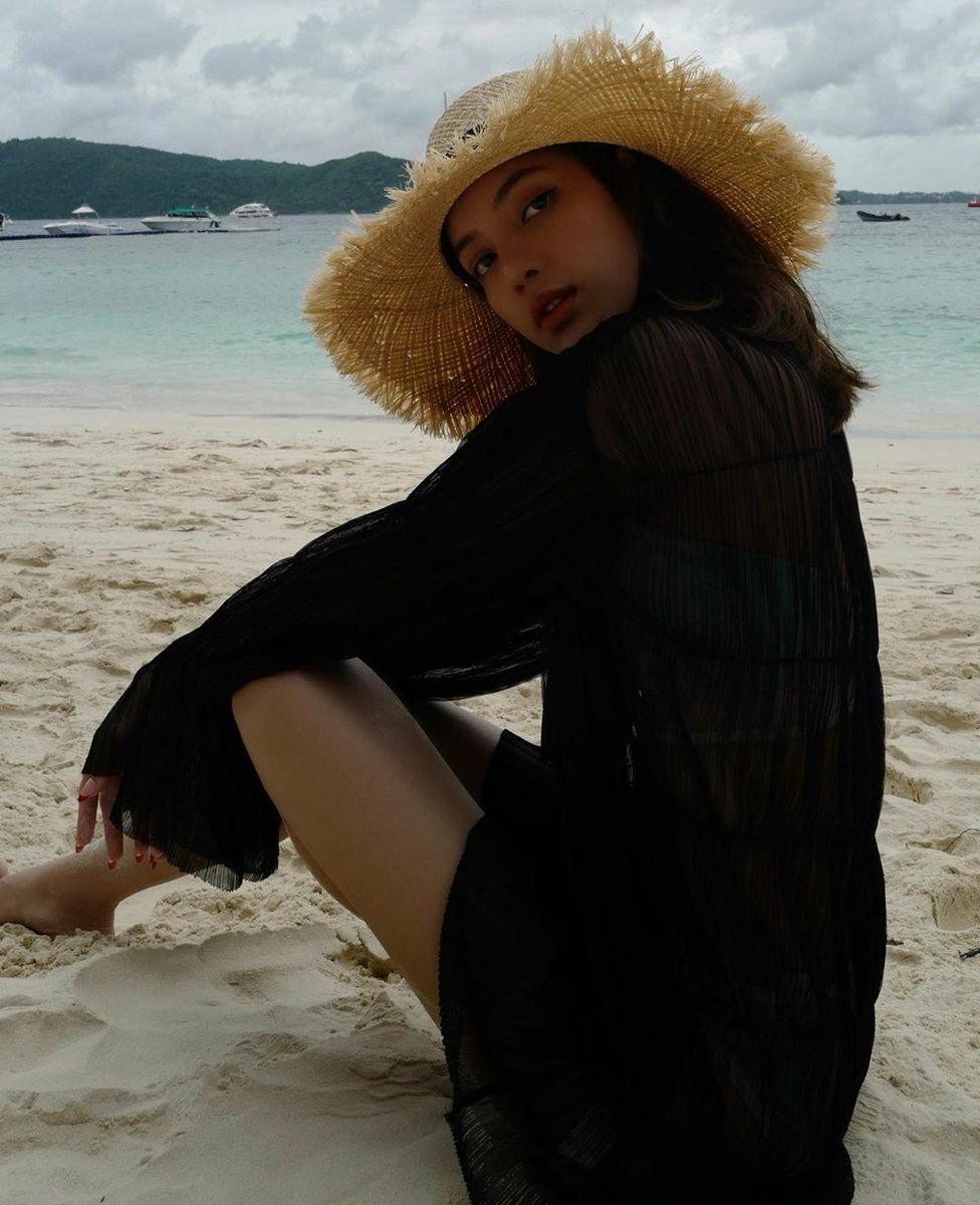 GOAT4everLALISA's tweet photo. The journey of LISA BLACKPINK IG 40M followers
20191104
#LISA40MParty
#LISA40MFollowersParty
블랙핑크 리사 #LISA #리사 #リサ #LALISA #ลิซ่า https://t.co/G6ZnXDAnWI