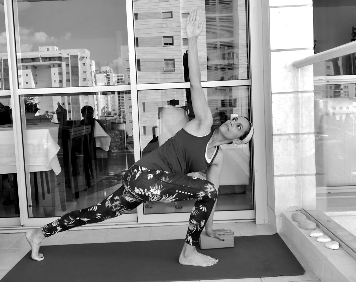 MaayanAdiniF's tweet photo. #mpc2020 #yoga 🧘🏻‍♀️sessions for breakfast 🥞 lunch 🥗 &amp; dinner 🥘 are all you need after a busy week and you’re set 👌🏻 #happypeaker 🤗 #HealthyLife @MyPeakChallenge @SamHeughan @fitmooney @IsraelPeakers @YogaPeakers https://t.co/dwD8yNJwjT