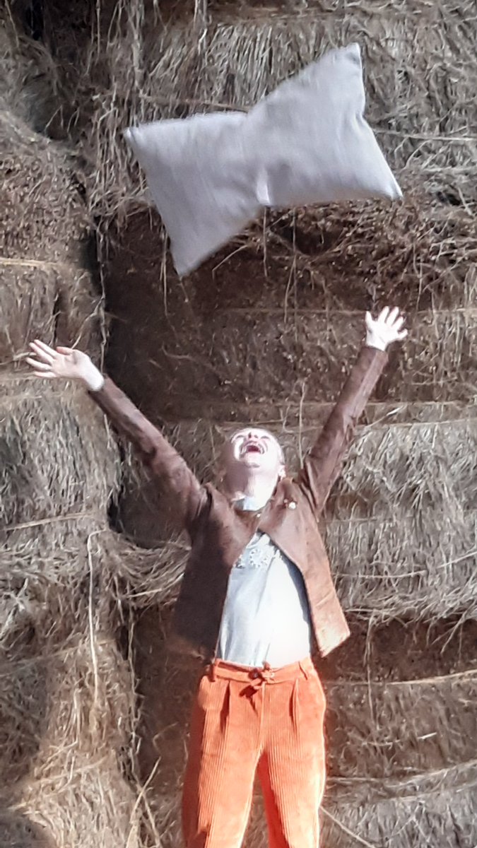 Grande Communion de ma petite fille. Pourquoi pas faire encore une #linenpillowchallenge

#ceuxquifontlelin
#jaimelelin