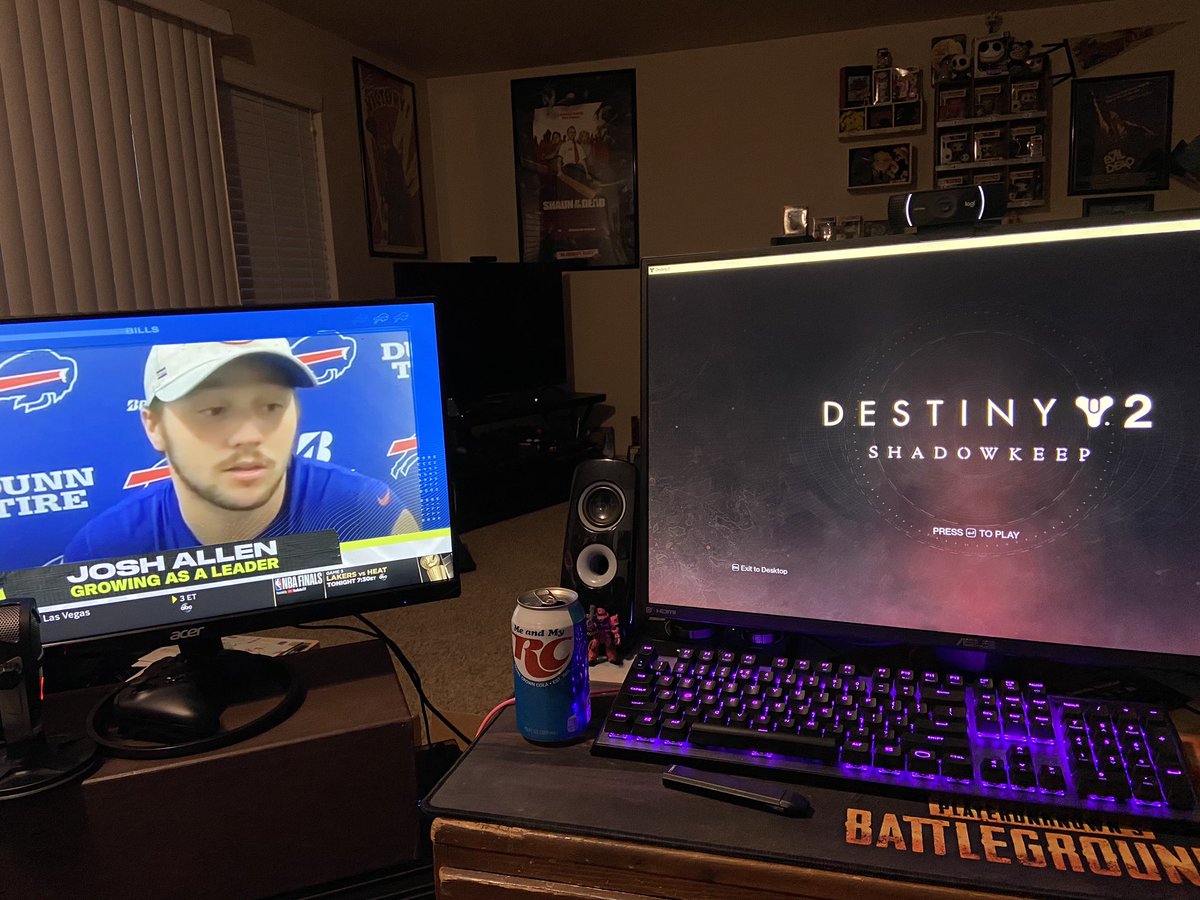 _t05s_'s tweet photo. My Sunday setup! Football and Destiny 2! #sundayvibes #gaming #Multiplayer #football #twitch #PCGaming #pc https://t.co/qgx0Ua7evP