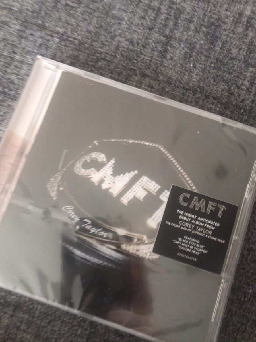 Mothman606's tweet photo. Finally got my @CoreyTaylorRock CD and vinyl. I’m so happy it’s here! Can’t wait to play it on my record player. I love this album so much. 💜🤘#CMFTalbumn #coreytaylor #bestalbum @CoreyTaylorRock @AliciaETaylor https://t.co/w3gAnGwMyn