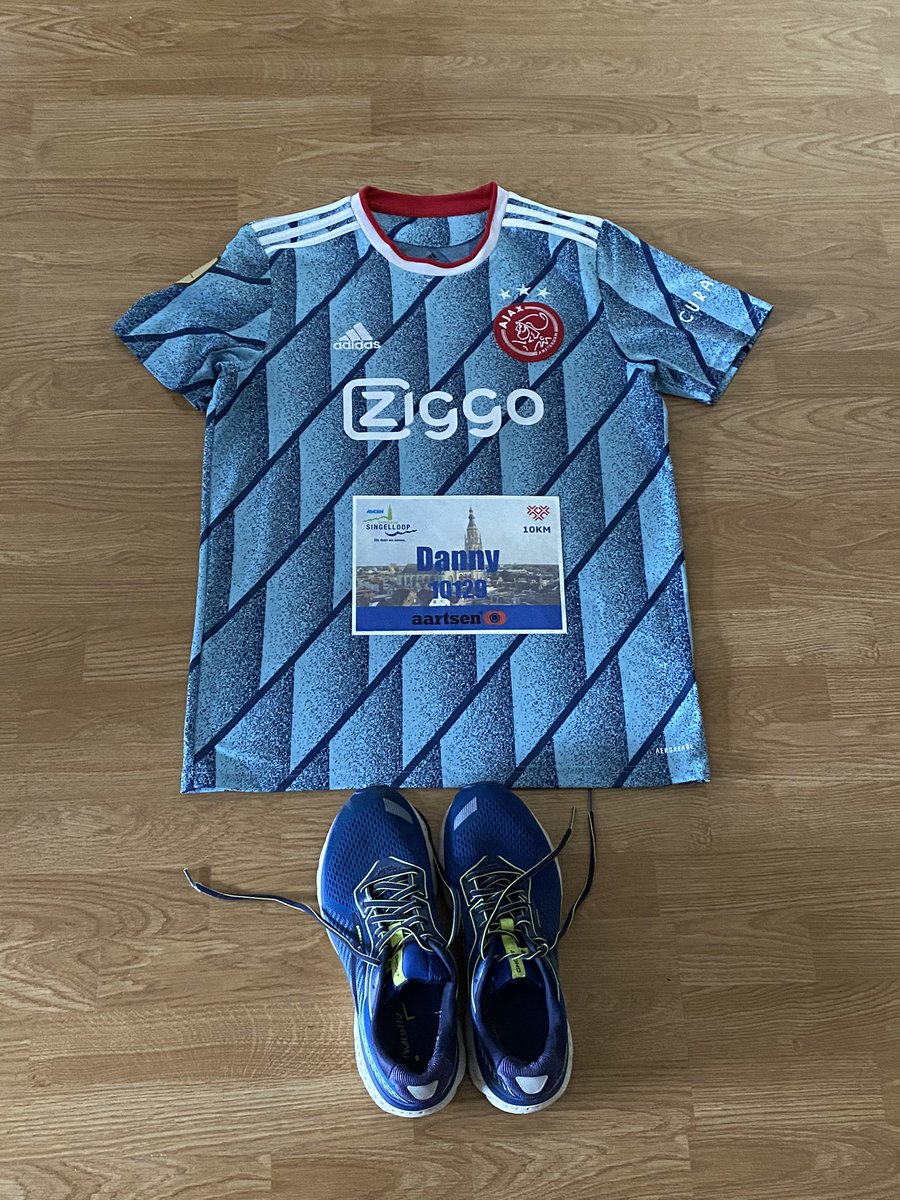 Danny__1489's tweet photo. Geen ‘go go Danny’, of ‘ hup Ajax’, of ‘hé, je hebt het verkeerde shirt aangetrokken’ onderweg tijdens de @SingelloopBreda horen, geen finish op de Grote Markt waardoor je toch even aanzet, wel enkele medelopers gespot en prima tijd neergezet. #ASBEO #singelloopbreda https://t.co/Y56SbvuYQA
