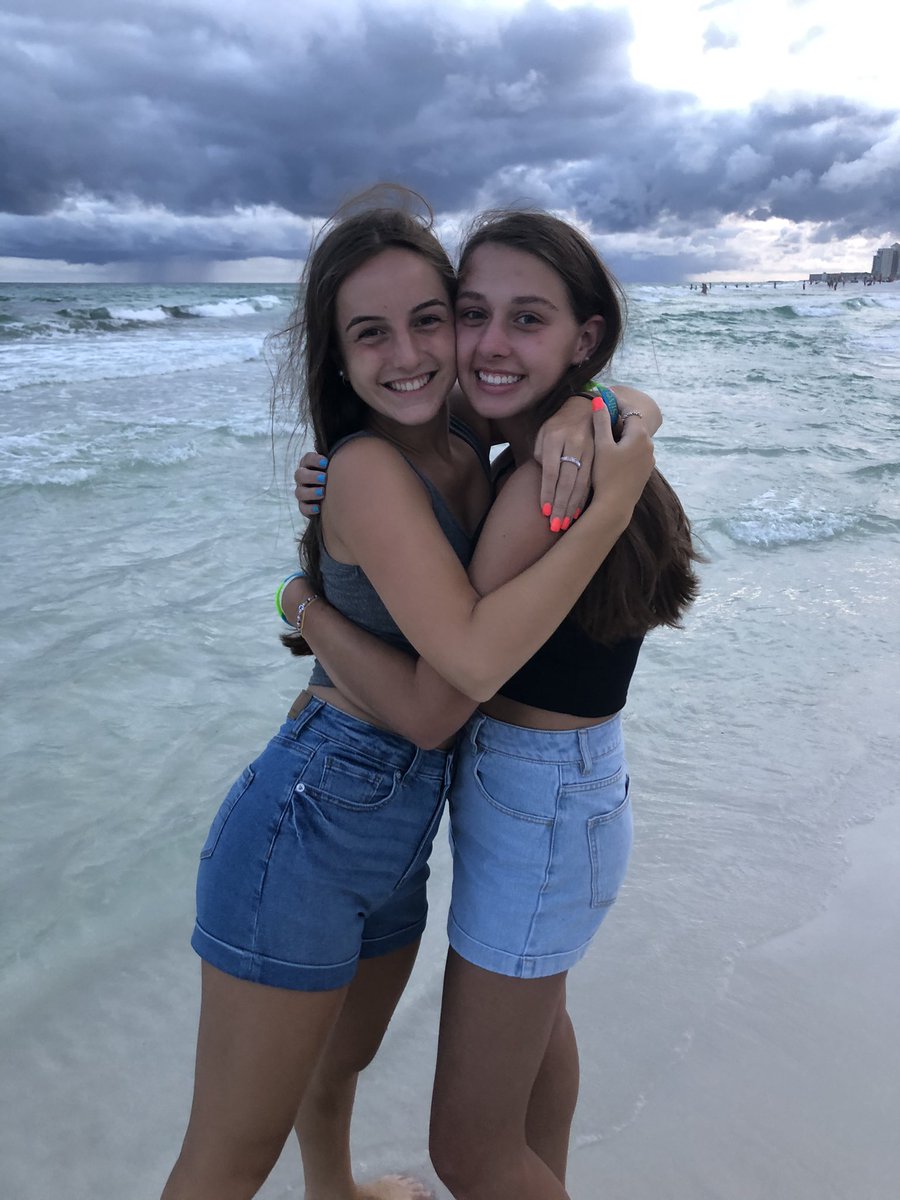 gracecooper38's tweet photo. happy birthday to none other then my twin! have fun @Chilis xoxo, your biggest fan @l_hoffmann15 https://t.co/sOyCib0ERo
