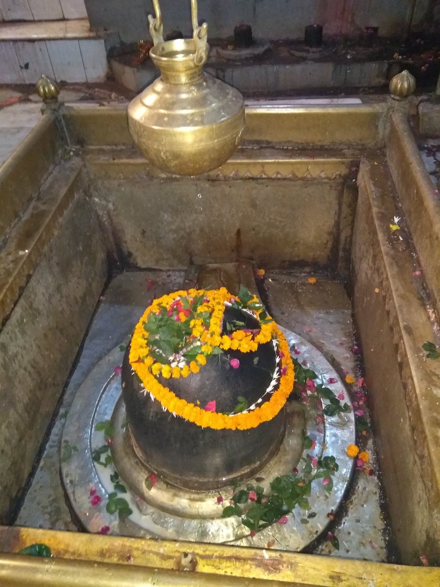 श्री गभस्तीश्वर( सूर्य भगवान द्वारा स्थापित शिवलिंग): श्री मंगलागौरी के मंदिर में. ll ॐ भास्कराय विद्महे, महाध्युतीकराय धीमहि, तन्नो आदित्य: प्रचोदयात् ll . . . 2/N