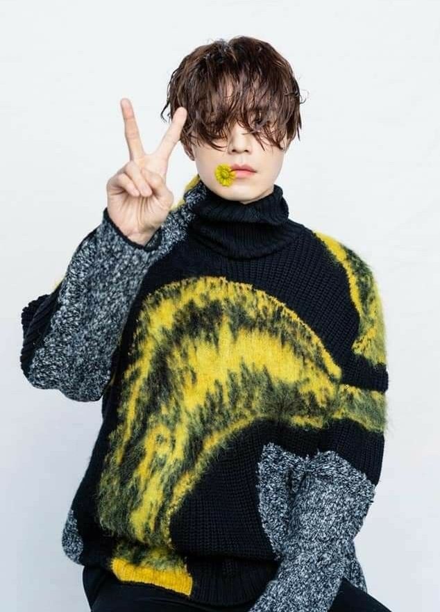 kdramathoughts_'s tweet photo. why is he making these cute gestures with a poker face 😆 https://t.co/YtfNQko46U