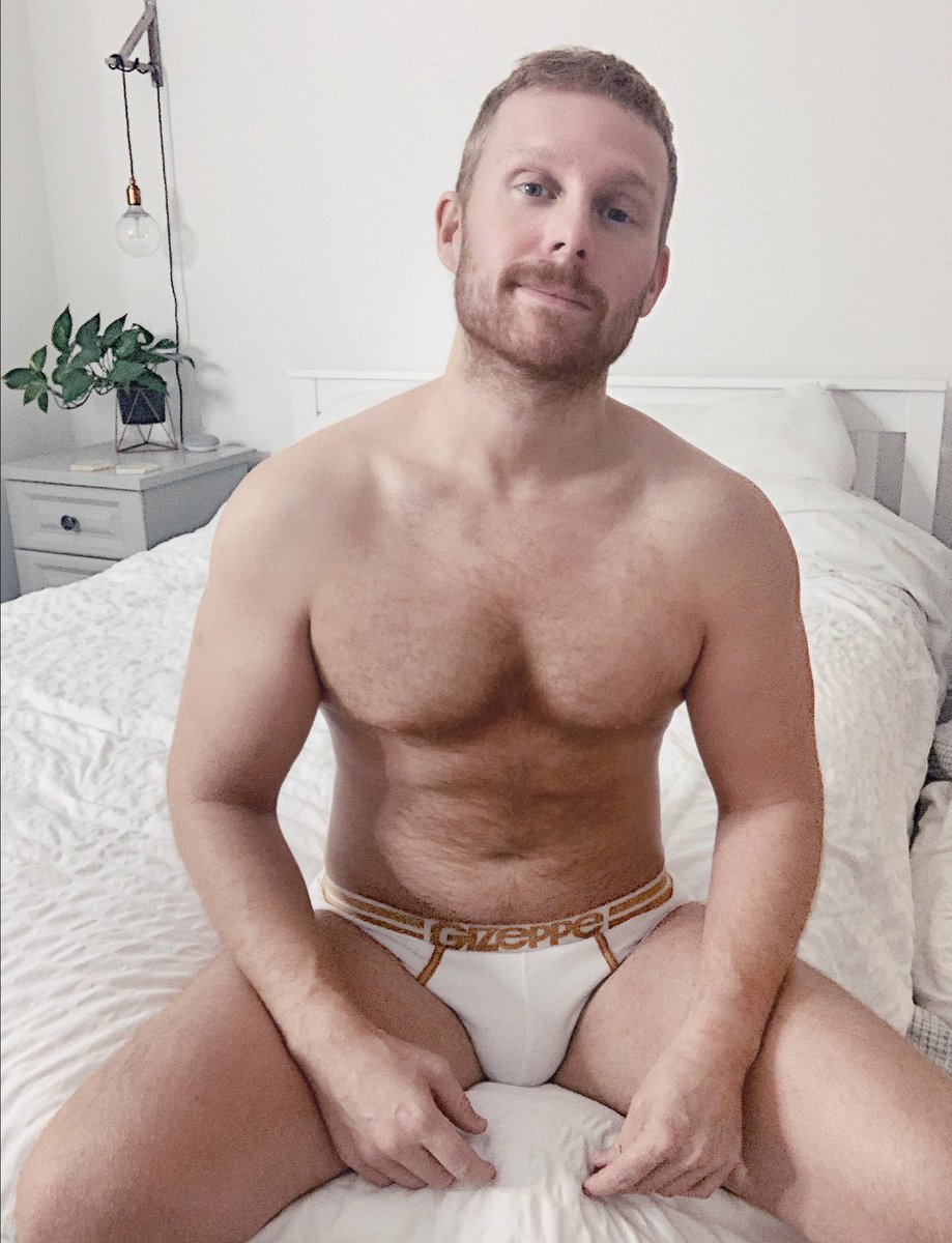 MichaelRyanXXX's tweet photo. @WearGIZEPPE #ready #sundayuniform #tightwhitepants 😜 https://t.co/tJbfhcBEKH