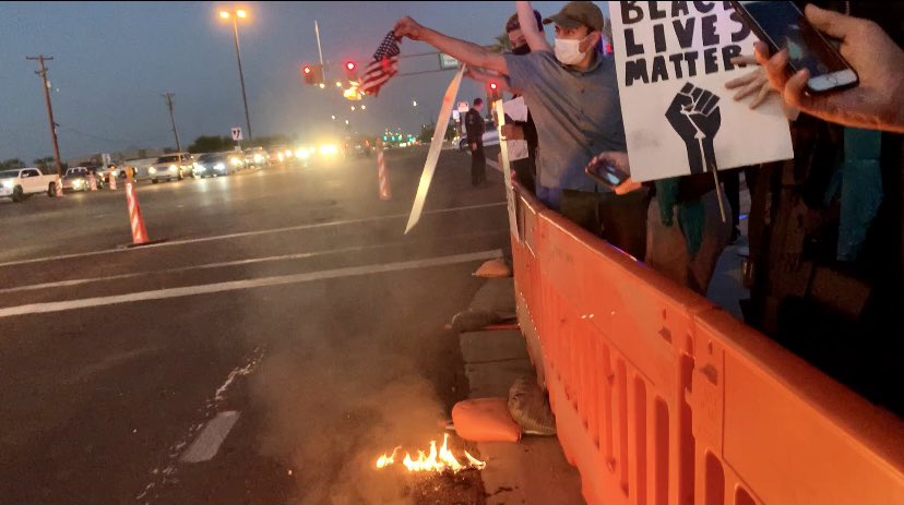 Madwill_edie's tweet photo. My first story for @GilbertSunNews is about the Gilbert protest Thursday Oct. 1.
Gilbert protesters deface BLM, American flags here
Check it out ⬇️
https://t.co/bZlMYMjFcb #GilbertProtest https://t.co/FXcmIVj15P