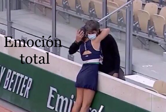 tennispositivo's tweet photo. Grande; pero grande!!! @nadiapodoroska  hoy le ganaste al viento, al frío, a los nervios, a una rival dura! A todo!... hoy te ganaste todo👏🏼👏🏼a cuartos🍾 💪🏼a por más! https://t.co/hxU8AkhGji