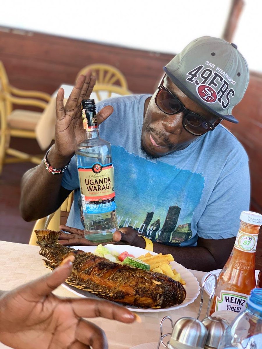 byg_kahuna's tweet photo. Sunday skool vibe with the spirit that binds us ,on the decks @djurbanstar @UgandaBreweries poppin at Karibu grill n lounge bugos #Sundaysocialclub #food #games π π² #cocktail https://t.co/wSWkkOcxOn