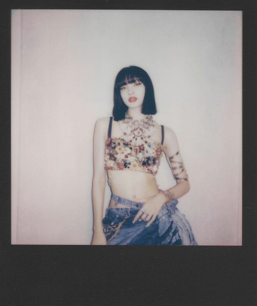 GOAT4everLALISA's tweet photo. The journey of LISA BLACKPINK IG 40M followers
20200804
#LISA40MParty
#LISA40MFollowersParty
블랙핑크 리사 #LISA #리사 #リサ #LALISA #ลิซ่า https://t.co/08Yy8qQDEg