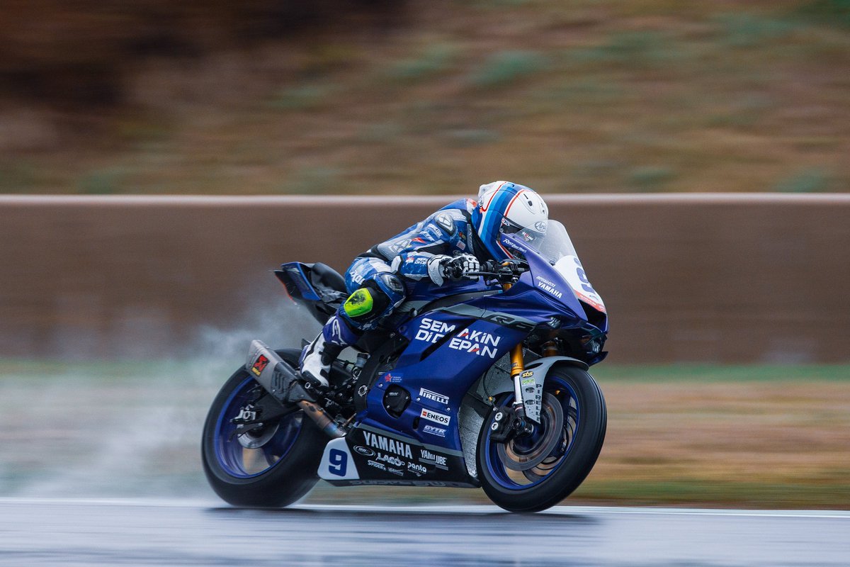 🇨🇵 #FRAWorldSBK official Result <a href="/GalangHendra551/">GalangHendra55official</a> 🏁

Race 2 : Pos 13 (wet condition 🌧)

Galang Hendra akhirnya kembali menambah 3 poin. Memang pada race seri kali ini memberikan banyak pengalaman bagi Galang untuk menaklukan motor 600 cc saat kondisi hujan.