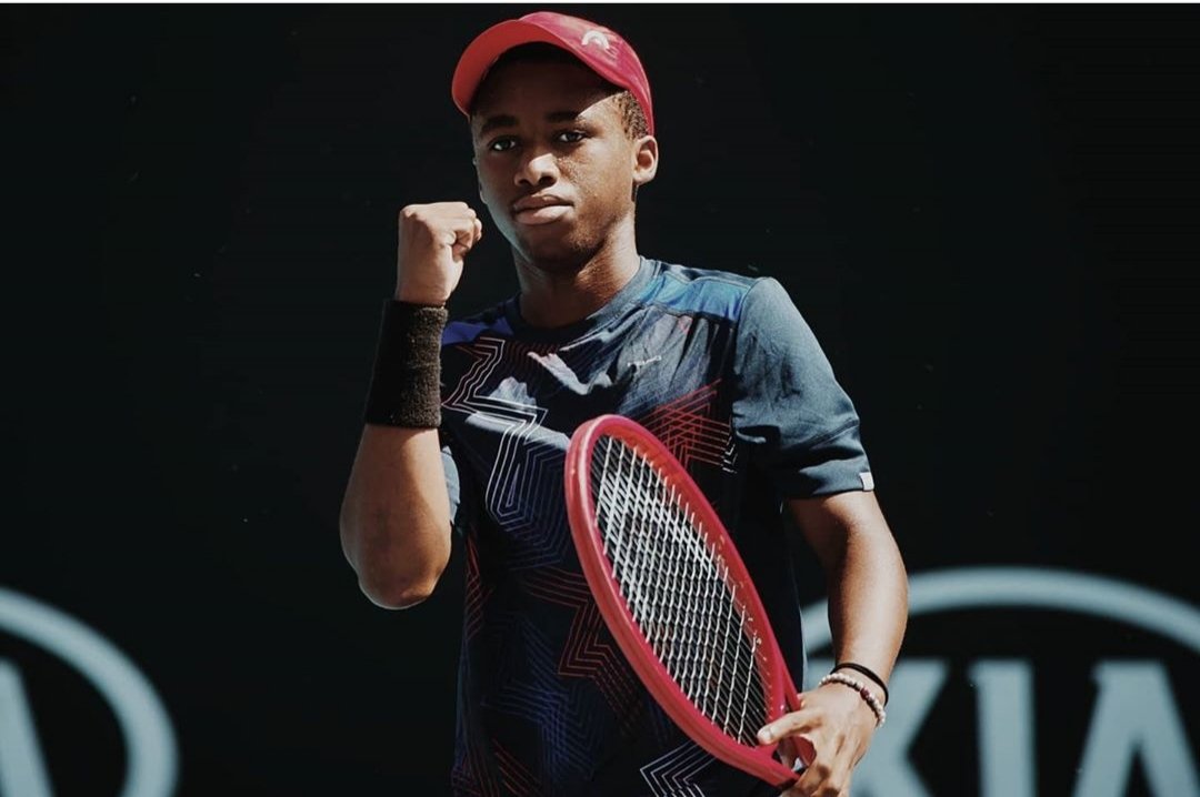 🚨JUST IN!🚨

17 year-old South African tennis sensation Kholo Montsi marked his Roland Garros juniors debut with a 6-2, 6-2 victory over Frenchman Axel Garcian. He now marches on to the second round! 👏🏾🙌🏾💪🏾🇿🇦 <a href="/MontsiBrothers/">Montsi Bros.</a>