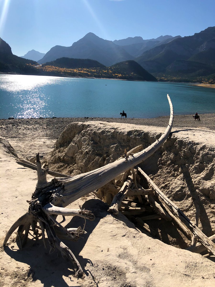 Fall hiking: all the feels all the colors all the glorious scents. 
Fall forever 🍂 
Please