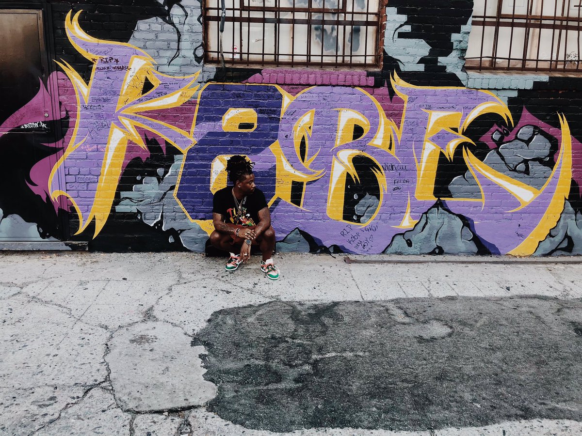 SantanaRxcks's tweet photo. Rest In Heaven to the 5 Ring King. There will never be another, Mamba Mentality 🐍. The Golden Army still marches and it’s still Showtime! #LakeShow #DieHardLakerFan 💜💛 #DieHardKobeFan @kobebryant https://t.co/DP3YaiFl7B